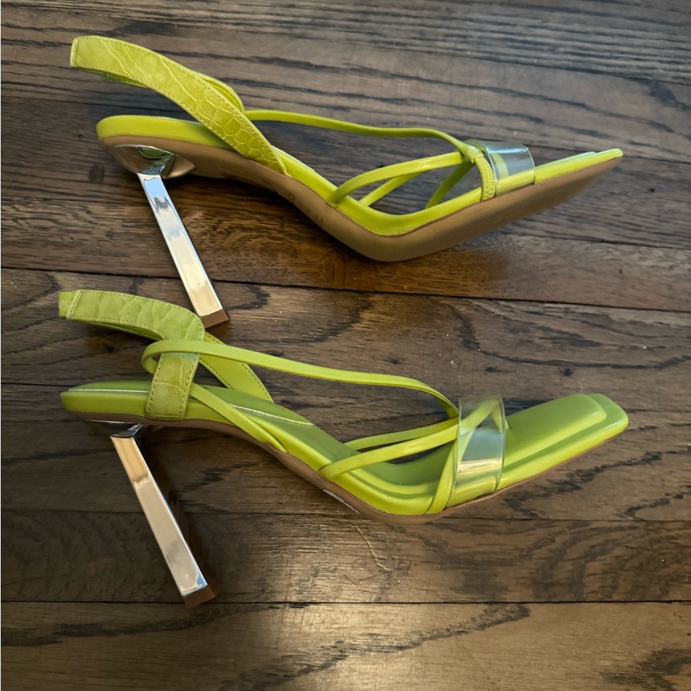 LIME GREEN HEELS 🐍
